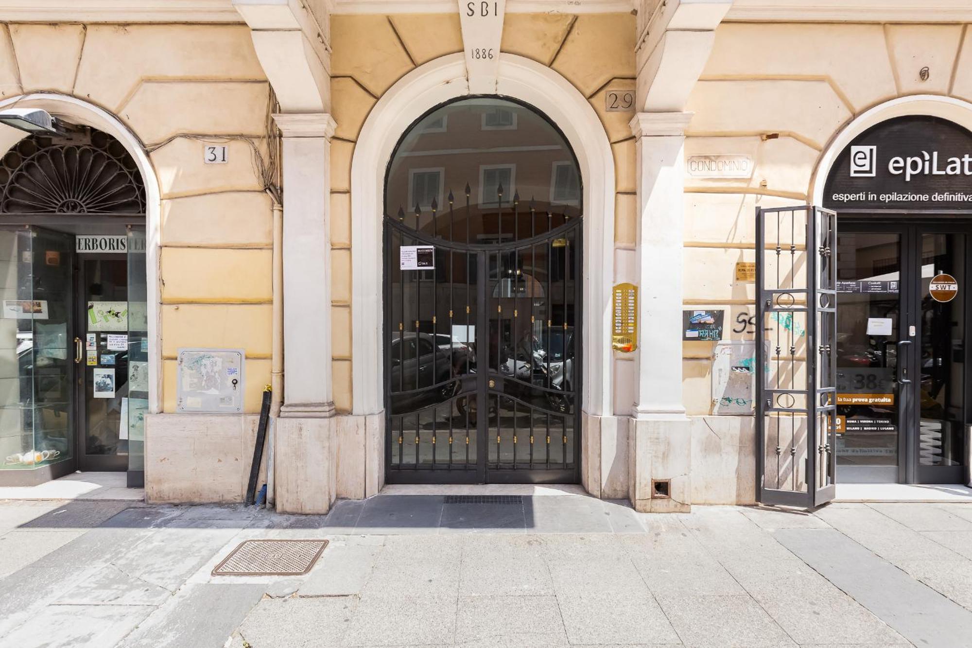 Bmga L Central Holiday House 2Bdr Near Vatican روما المظهر الخارجي الصورة